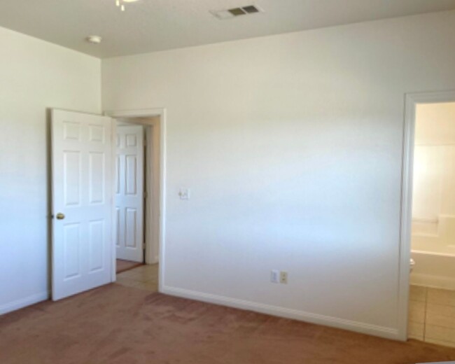 Building Photo - 3 Bdrm 2 Bath $1,495.00