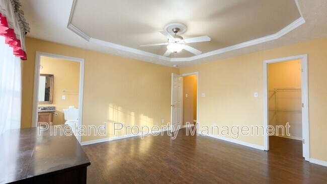 Building Photo - 215 Americana Dr