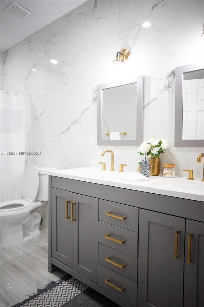 Building Photo - 7941 Catalina Cir