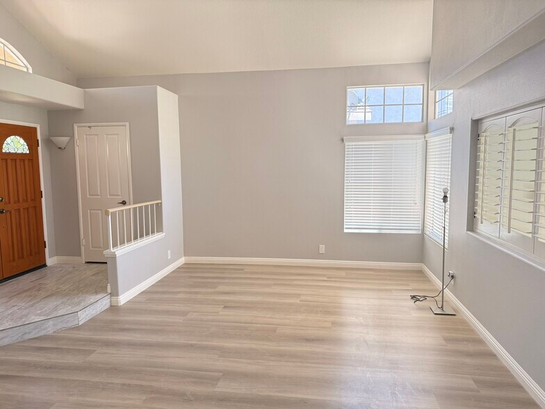 Building Photo - 2137 Wild Flower Ln