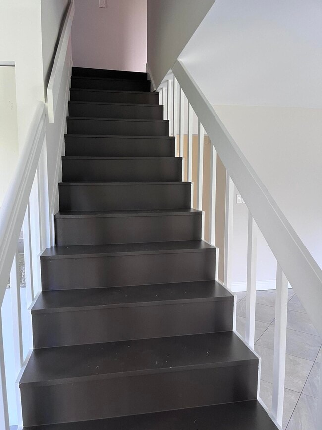 Building Photo - 8760 Lyndall Ln