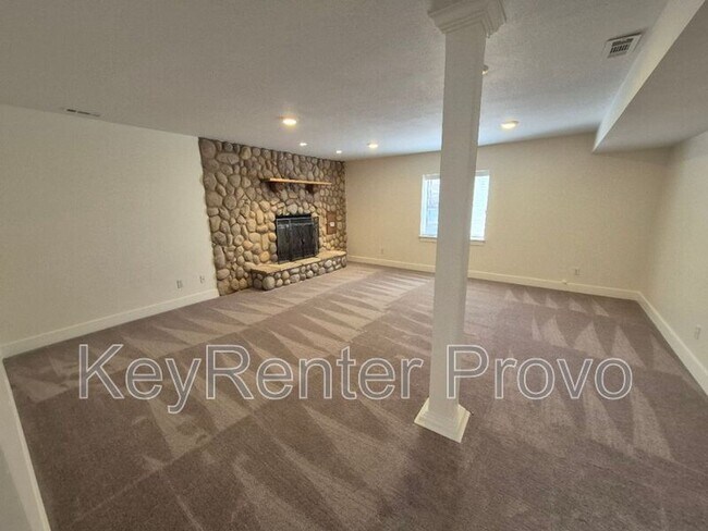 Building Photo - 75 S Astor Ln
