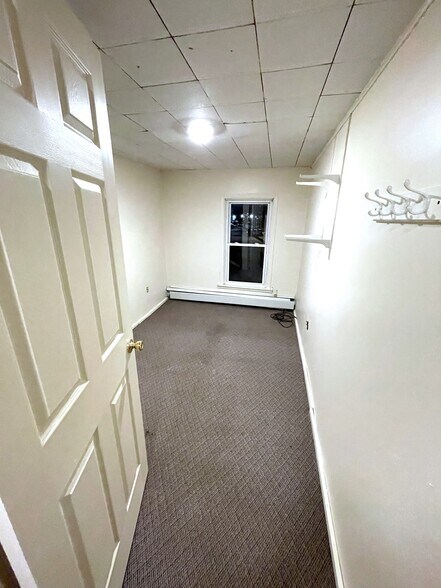 Building Photo - 133 Meadville St