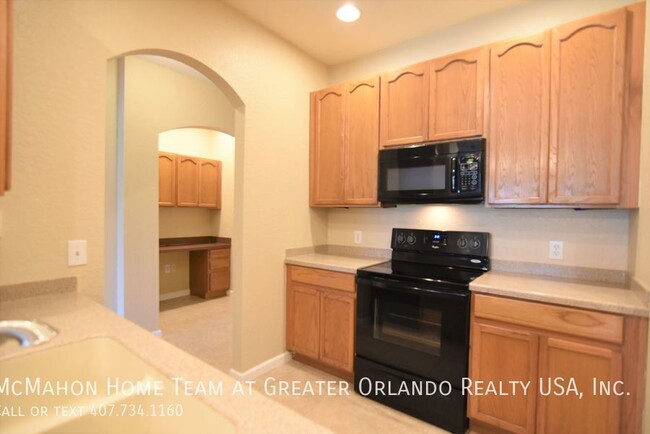 Building Photo - AVALON LAKES 3br 2.5ba townhome, OVER 2000...