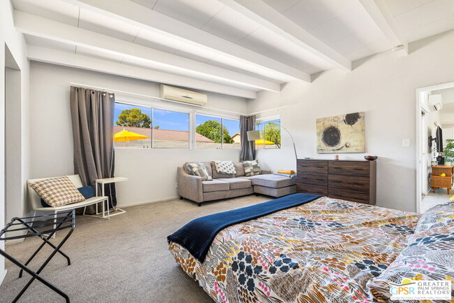 Building Photo - 2267 N San Antonio Rd