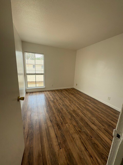 Building Photo - 310 S Argyle Ave