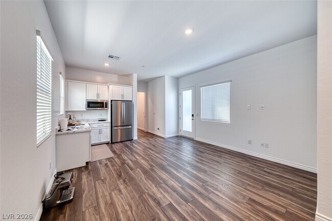 Building Photo - 968 Woodburn Ln