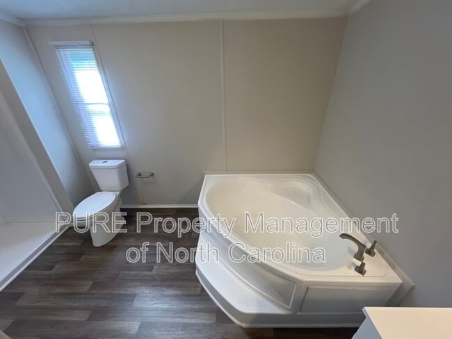 Building Photo - 318 Rankin Hill Rd