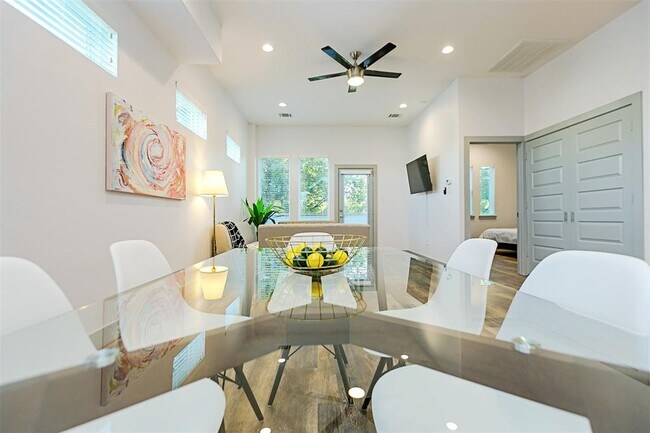 Building Photo - 4303 Chester St