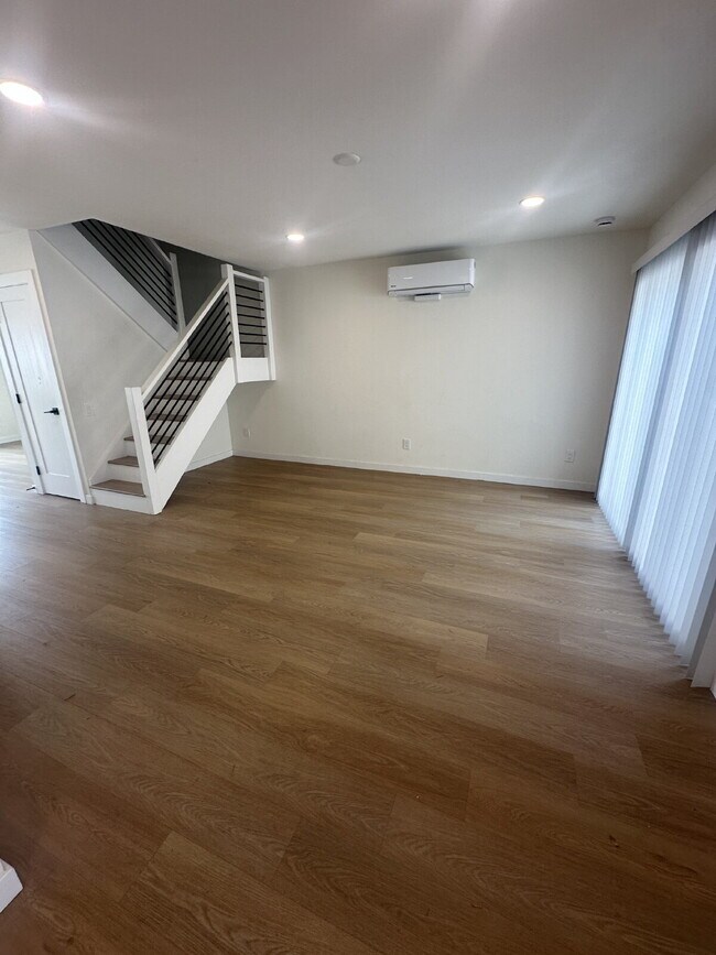 Building Photo - $3,750- 3 Bed / 2.5 Bath Renovated Townhome in Poway