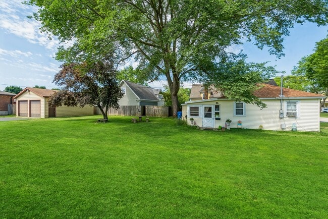 Building Photo - 319 N Lord Ave