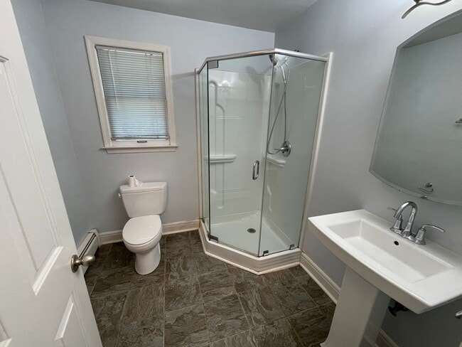 Building Photo - Charming House on Fontaine Ave