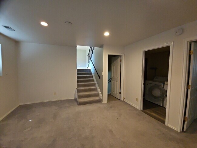 Building Photo - Spacious 4-Bedroom Home with Mountain View...