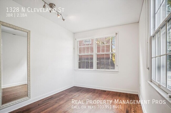 Building Photo - 1328 N Cleveland St