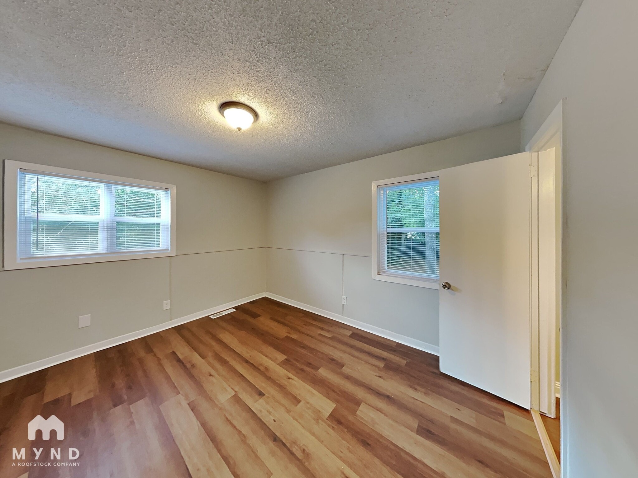 Building Photo - 440 Burgundy Rd