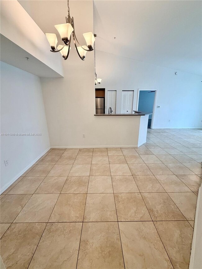 Building Photo - 1122 Villa Cir