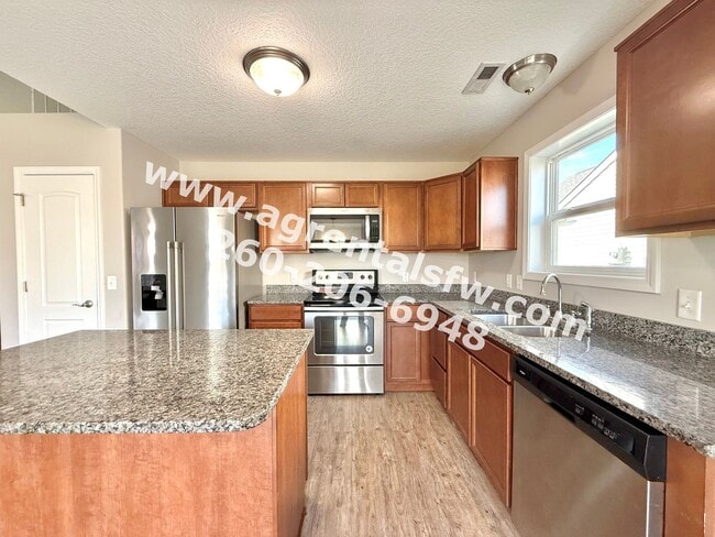 Building Photo - 3 Bedroom House - $200 OFF FIRST MONTH'S RENT