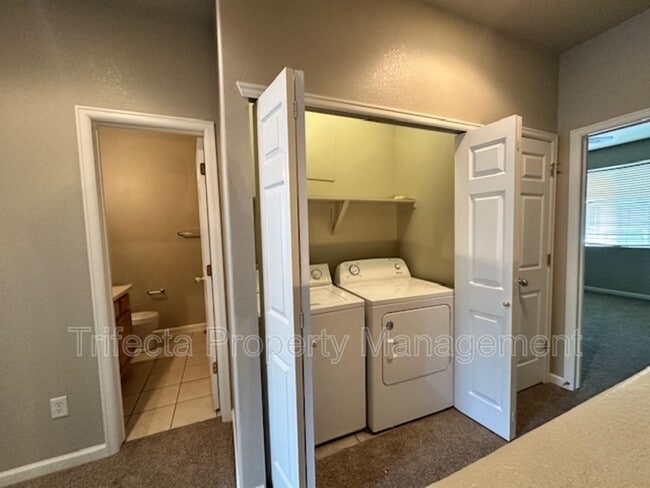 Building Photo - 2845 Willow Tree Ln