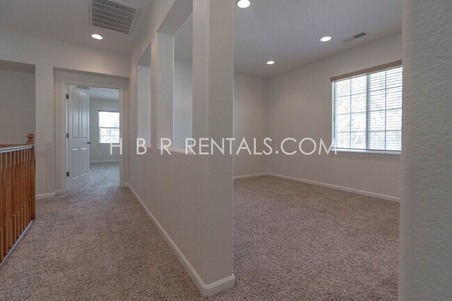 Building Photo - 521 S Altura Ct