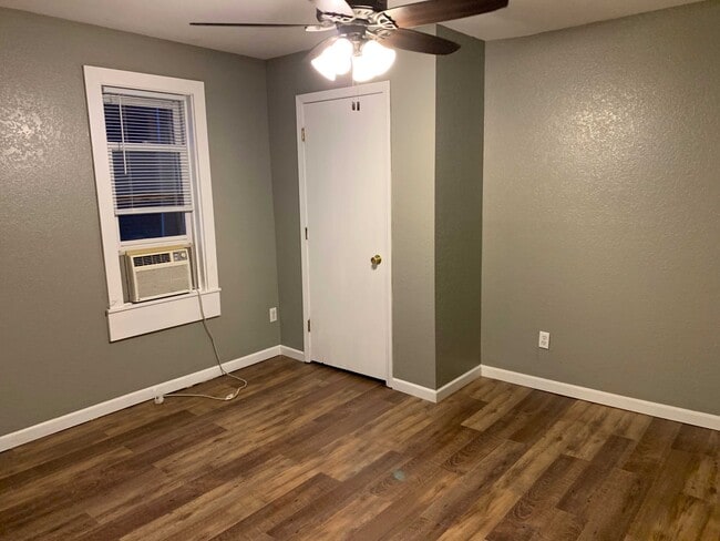 Building Photo - 603 #22nd St Apt 2