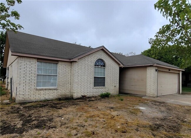 Upgraded 3 bedroom 2 bathroom home! HOUSING ACCEPTED! - Upgraded 3 bedroom 2 bathroom home!  HOUSING ACCEPTED!
