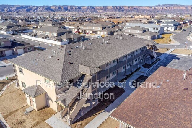 Building Photo - 658 Brookwillow Dr
