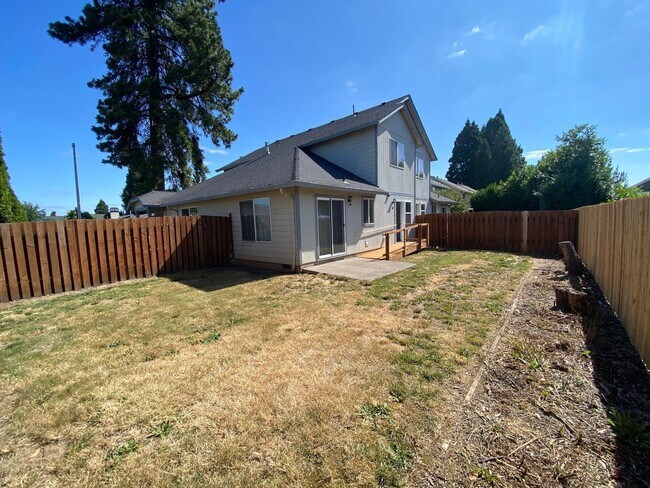 Building Photo - 4310 Sacramento Ct NE