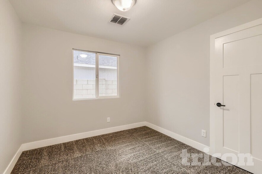 Building Photo - 4665 S 38th Ln