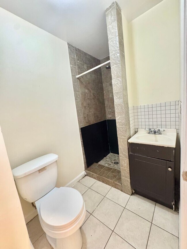 Building Photo - 5019 Walnut St