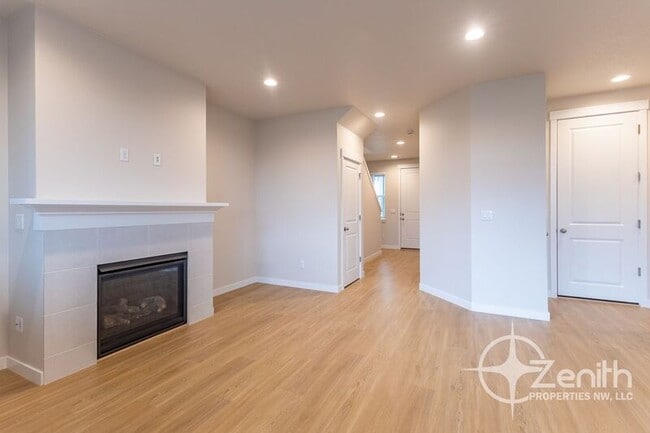 Building Photo - 124 S 88th Dr