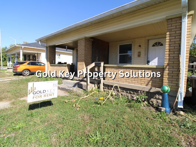 Building Photo - Cute 1 BR Duplex with Dining Room and Covered Porch (SECTION 8 APPROVED)