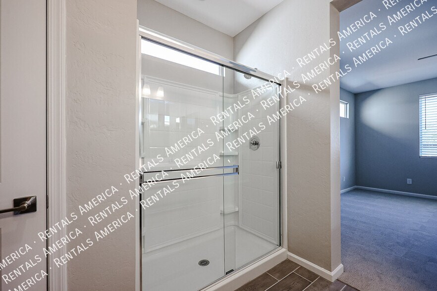 Building Photo - 17817 W Country Club Terrace