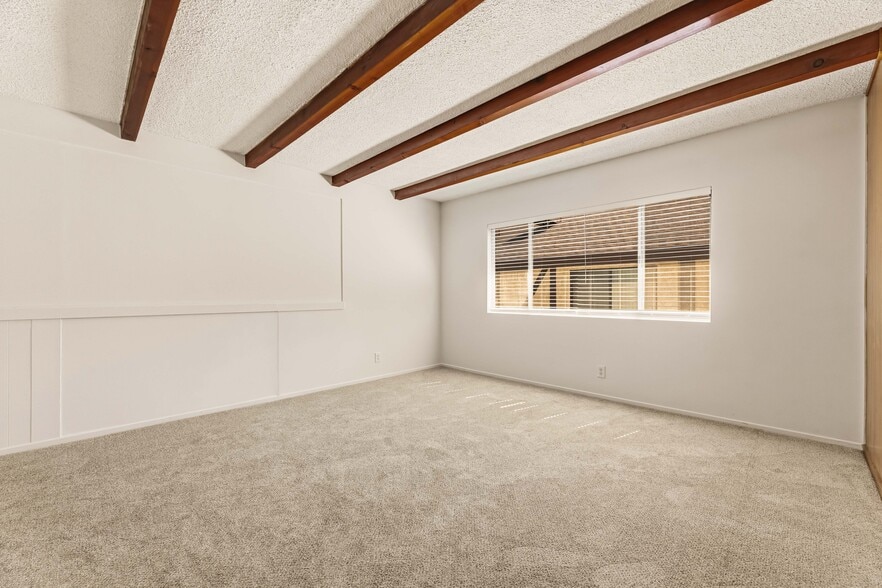 Building Photo - 100 N El Molino St