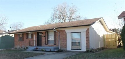 Building Photo - 4310 Pineridge Dr