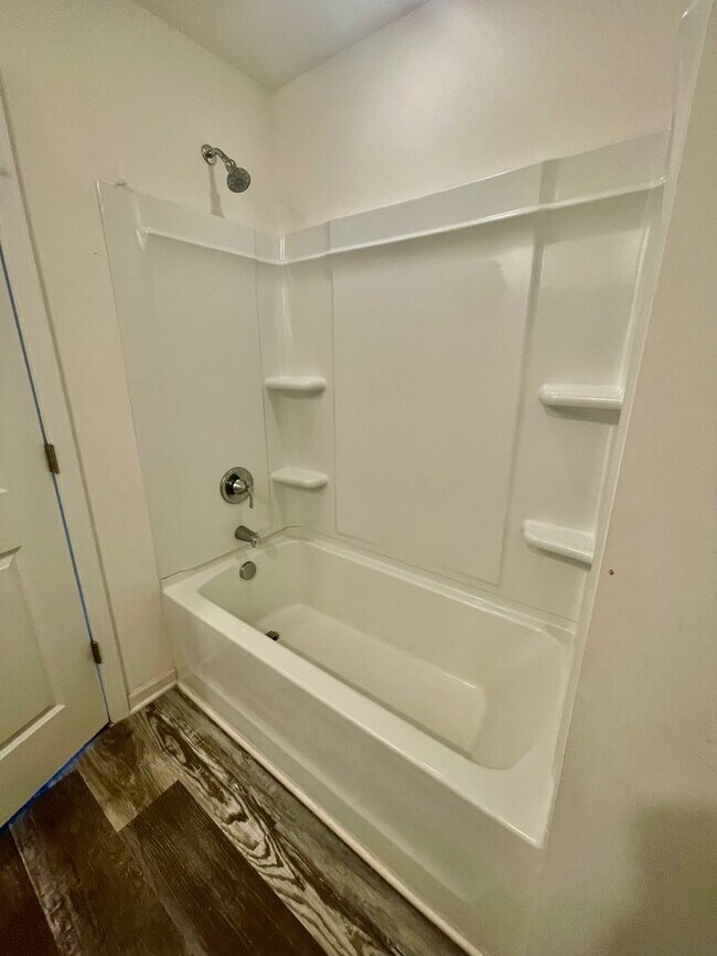 Building Photo - Welcome to this stunning 5-bedroom, 2-bath...