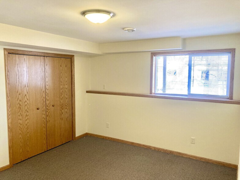 Building Photo - 3705-3707 Valley View Pl