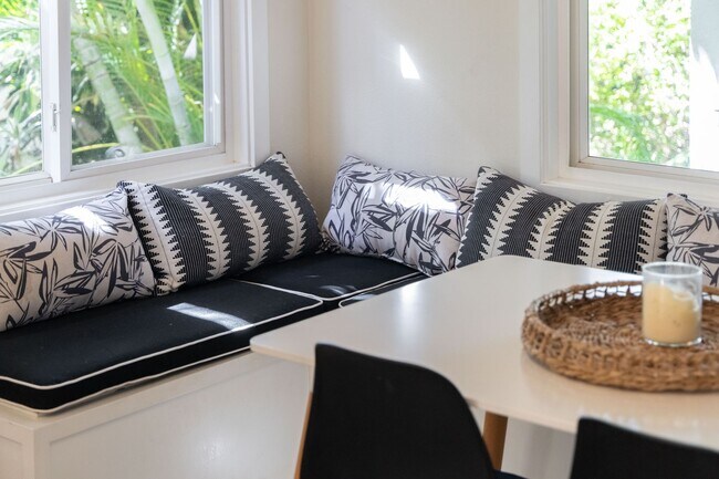 Building Photo - 59-18 Holawa Street