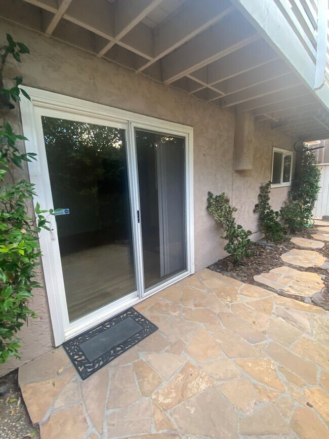 Silver Strand Beach 1 bedroom, 1 bathroo... 120 Santa Paula Ave