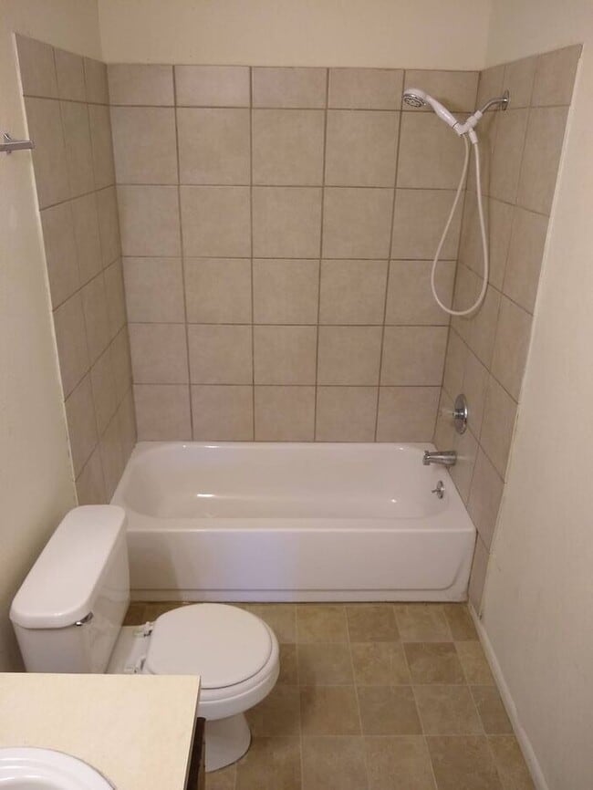 Building Photo - West Valley Town home - Large Backyard!