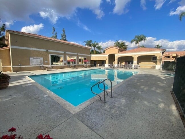Building Photo - Upgraded Single Story First Floor Condo in Gated Community at Popular Madison Park Villas