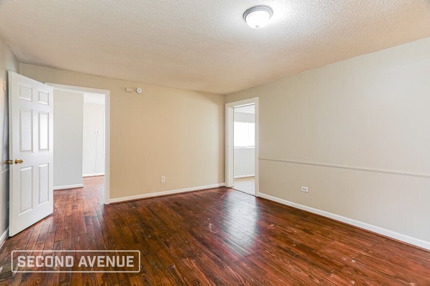 Building Photo - 208 Kentwood Ave