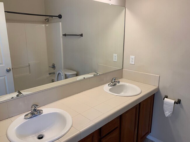 Building Photo - Charming 3BD | 2.5BA Townhome | Vintage Creek Community | Sherwood