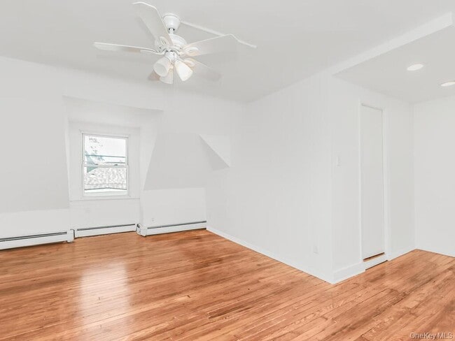 Building Photo - 552 N Broadway