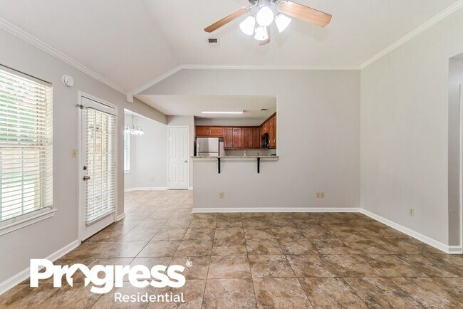 Building Photo - 4258 Ravenwood Dr N