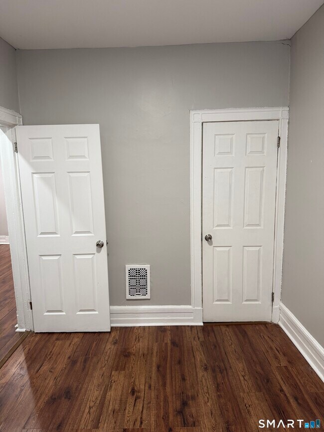 Building Photo - 336 Bond St