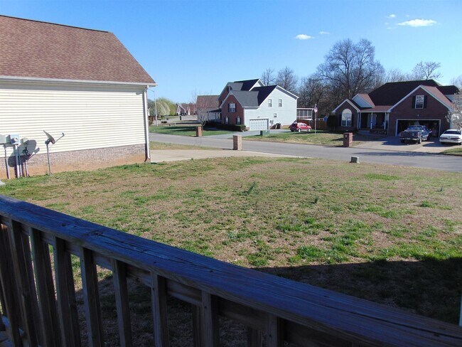 Building Photo - 3 Bedroom 2 Bathroom Home!