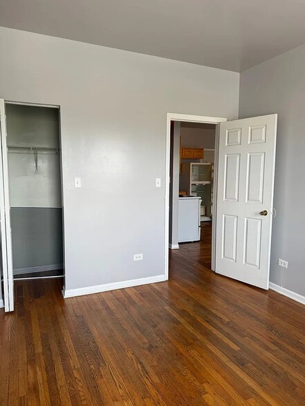 Building Photo - 1613 W 87th St