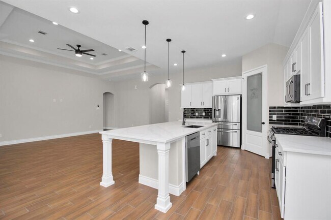 Building Photo - 14922 Indian Hill Trail