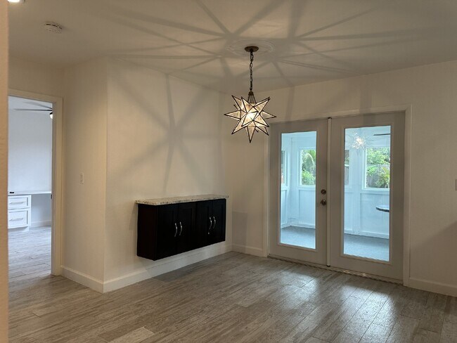Building Photo - "Charming 2-Bed, 2-Bath North Port Retreat"