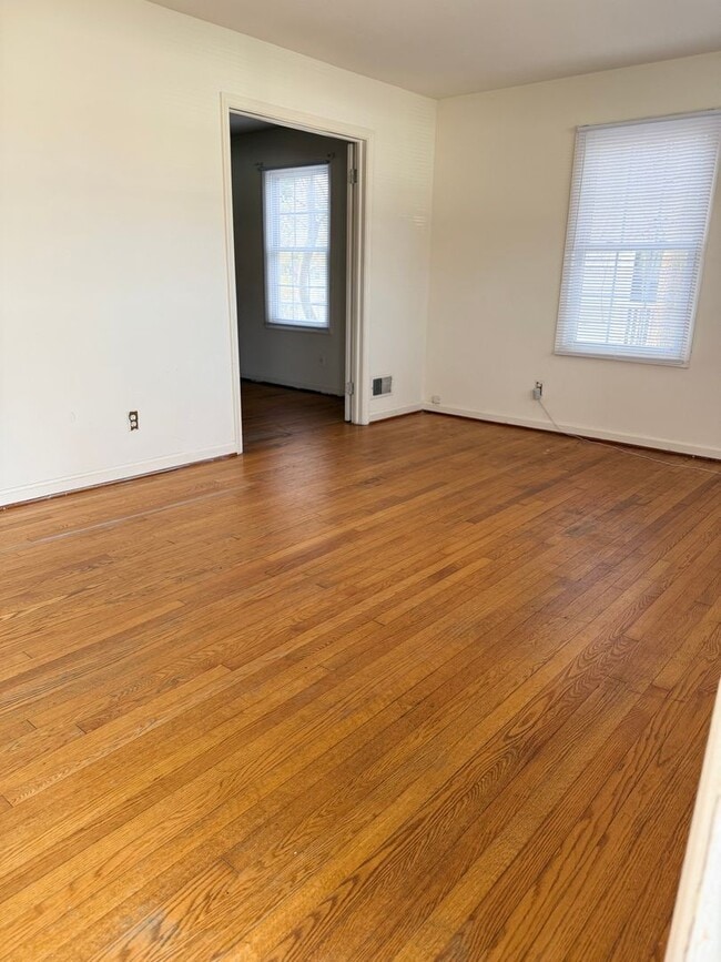 Building Photo - One Bed One Bath in the Heart of Fredericksburg